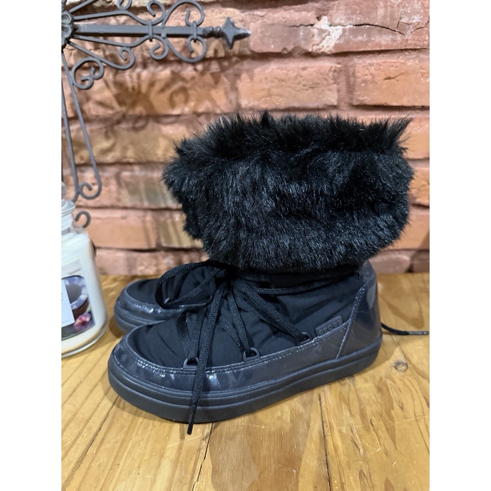 CROCS Women's Size 6 Boots Lodgepoint Snow Black Faux Fur Nylon Slip On Lace Upโ